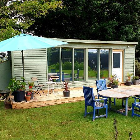 Отель The Cozy Shed Стоу на Вёлд Экстерьер фото